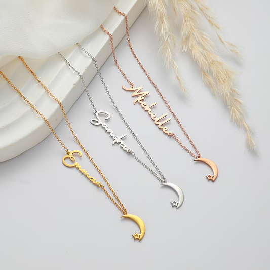 Minimalist jewelry with star / Name necklace with moon